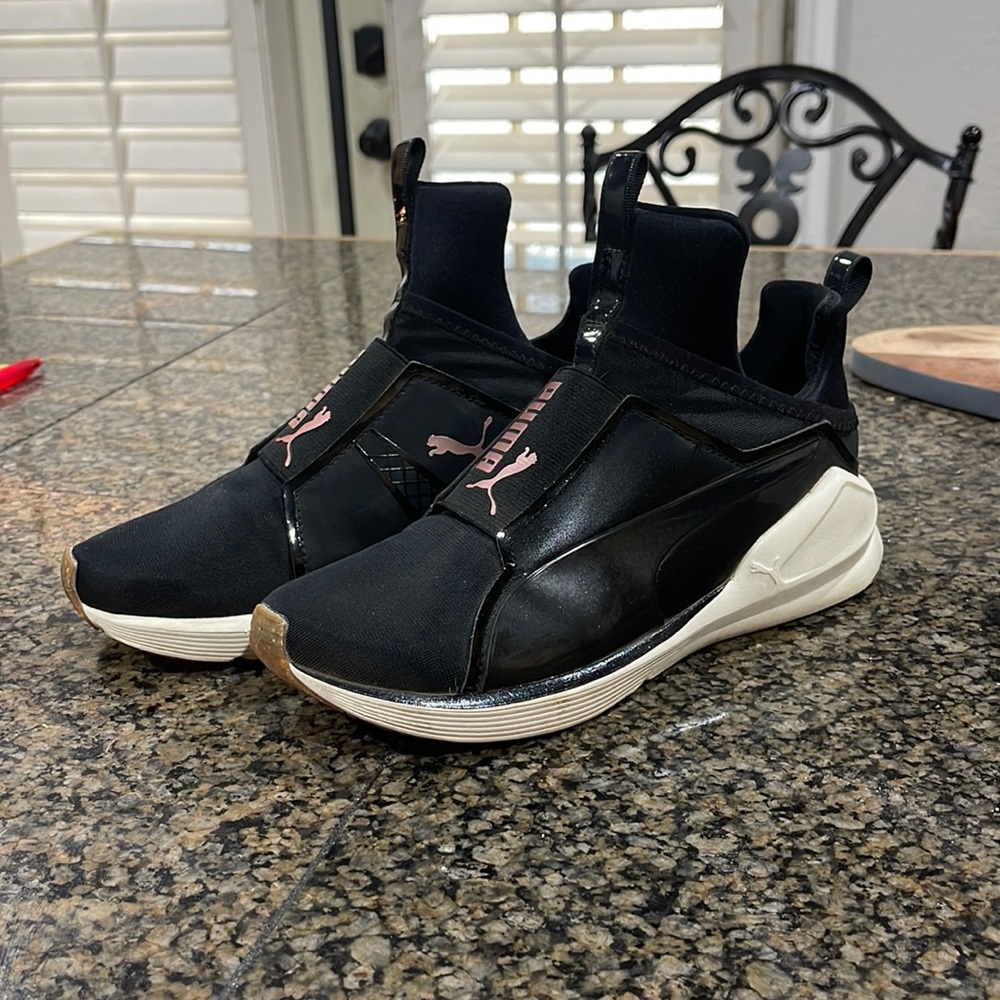 Black puma shoes size 6